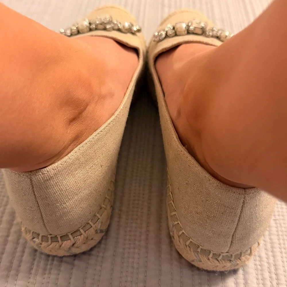 Karl Lagerfeld Paris Womens Margie Gold Crystal Pearl Espadrille Flats Shoes 8M